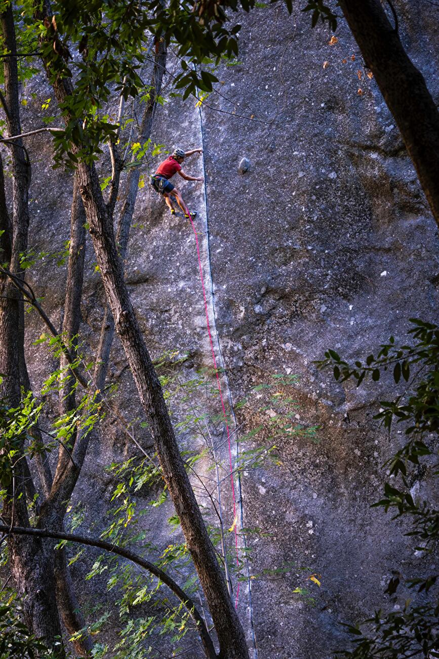 Connor Herson - Connor Herson escalade la « Magic Line » (8,14c/8c+) à Vernal Falls, Yosemite