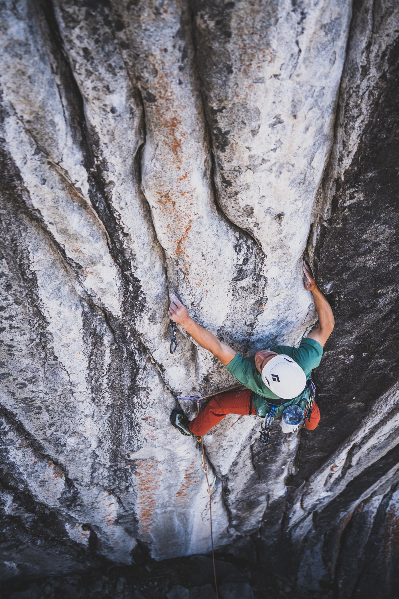 Connor Herson - Connor Herson fait une ascension traditionnelle d'Empath (9a+) près de Kirkwood, Californie, USA