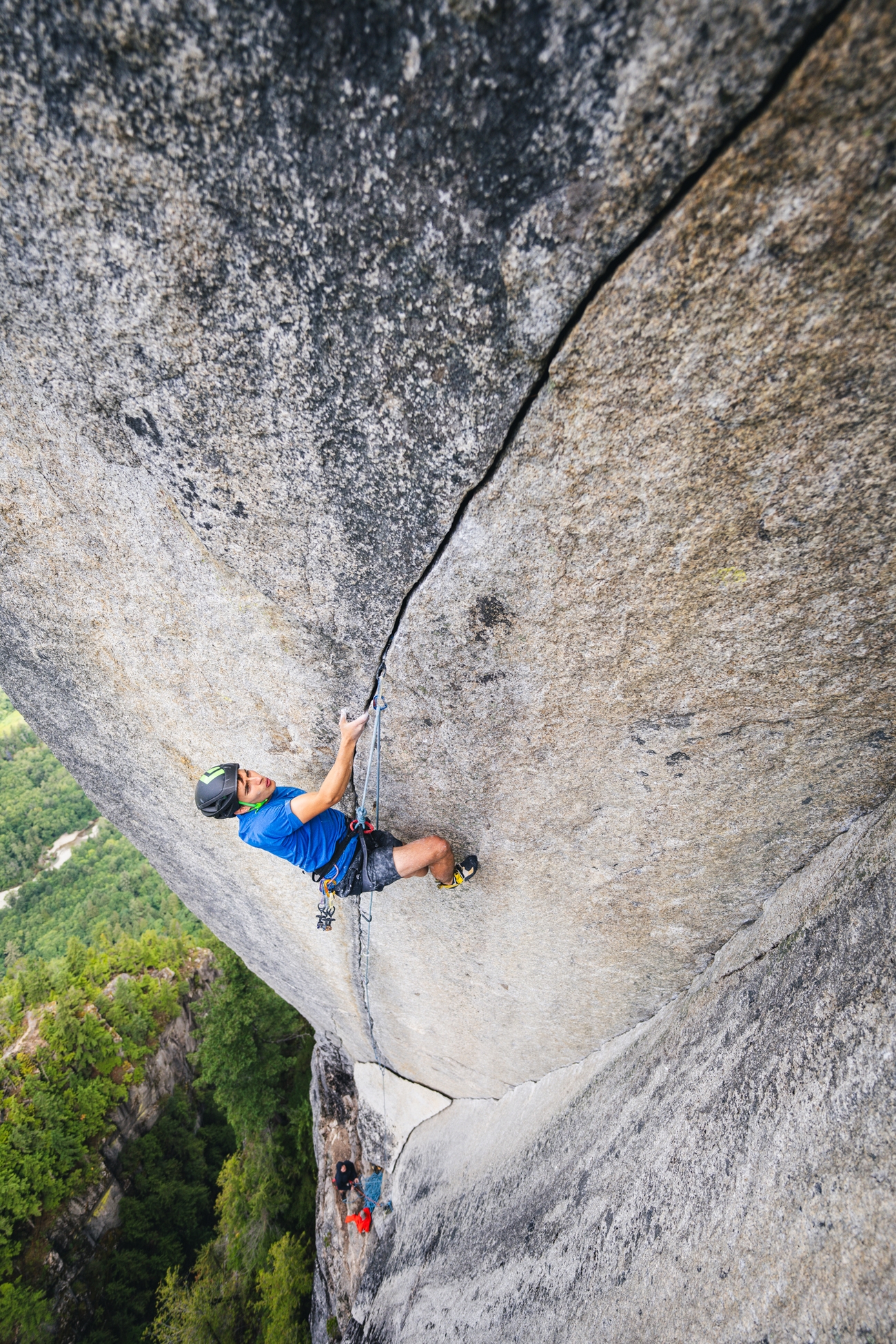 Connor Herson, Crack of Destiny, Squamish - Connor Herson fait la première répétition de « Crack of Destiny » (5.14b/8c) à Squamish, Canada