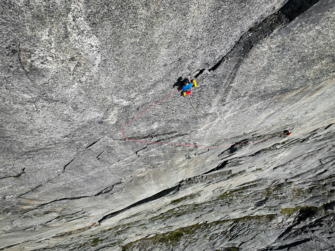 Stetind Norvège, Dave MacLeod, Calum Muskett - La première ascension du 'Line Dancing' (800m, E5 6b) sur la face SW de Stetind en Norvège (Dave MacLeod, Calum Muskett 09/2024)