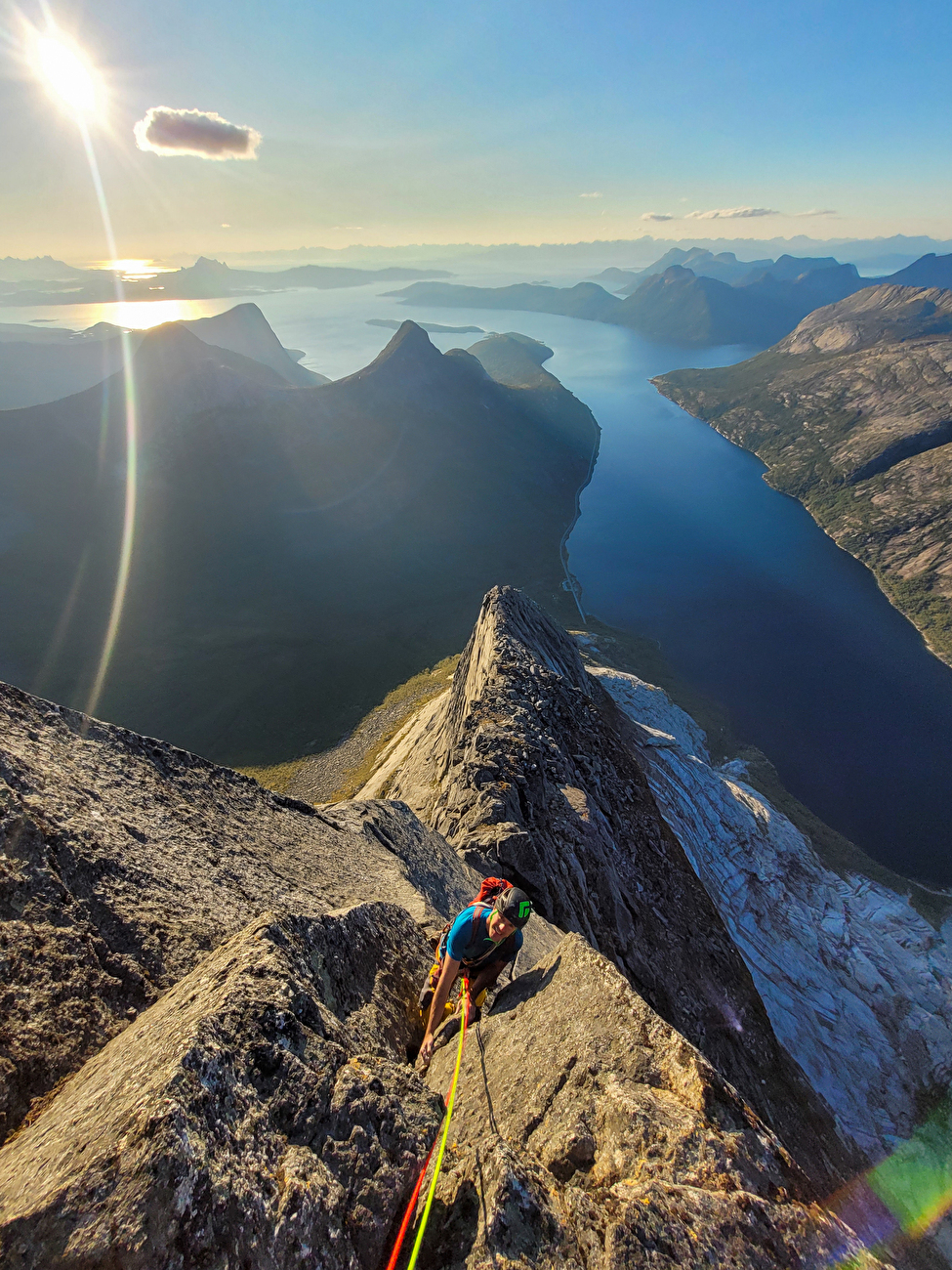 Stetind Norvège, Dave MacLeod, Calum Muskett - Dave MacLeod réalise la première ascension du « Line Dancing » (800 m, E5 6b) sur la face sud-ouest de Stetind en Norvège, 09/2024