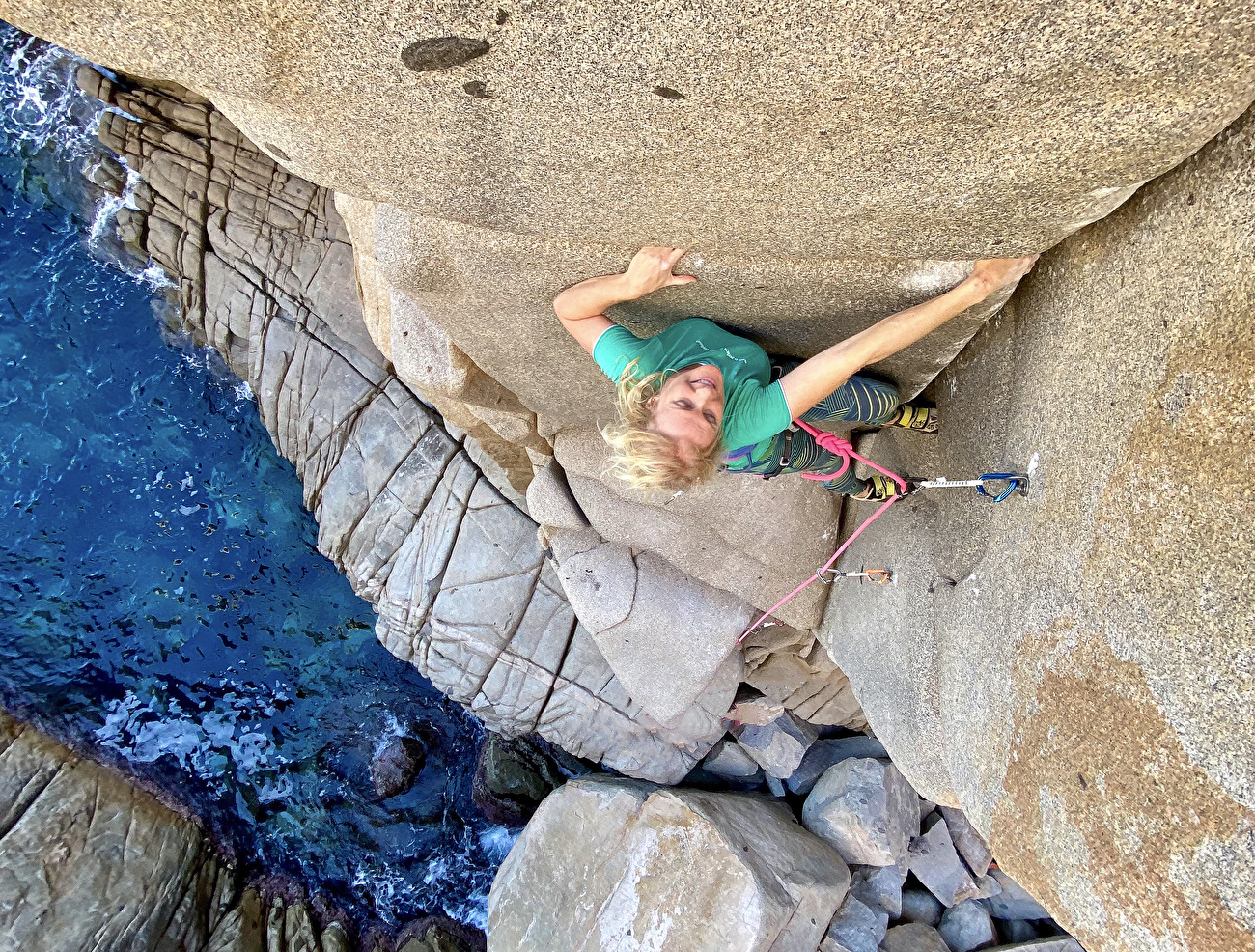 Maurizio Oviglia - Tatjana Goex Escalader 'Risko' sur la falaise du Mikado en Sardaigne