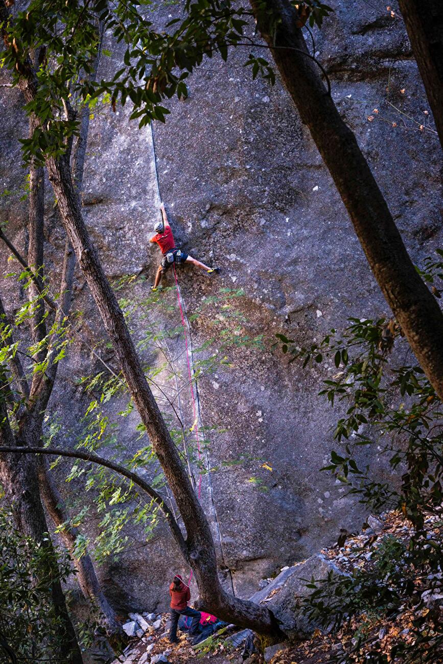 Connor Herson escalade la légendaire Magic Line de Yosemite