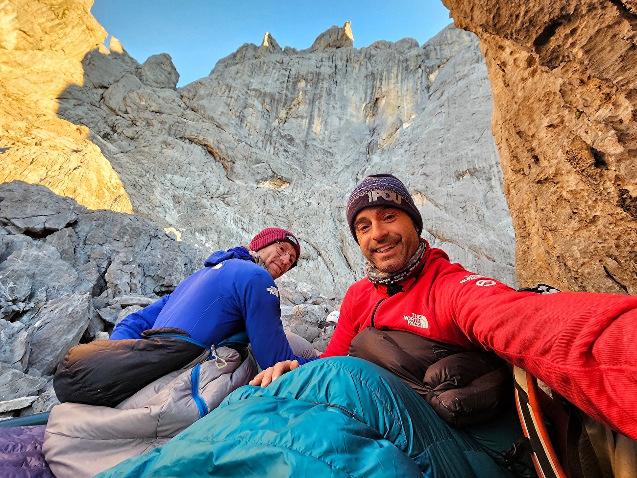 Peña Santa de Castilla, Picos de Europa, Espagne, Eneko Pou, Iker Pou - Iker Pou et Eneko Pou au bivouac lors de la première ascension du 'Truenu' sur Peña Santa de Castilla, Picos de Europa, Espagne, été 2024