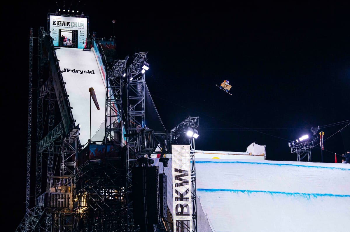 Les riders japonais dominent l'ouverture de la saison 24-25 de la Coupe du monde de snowboard FIS Big Air