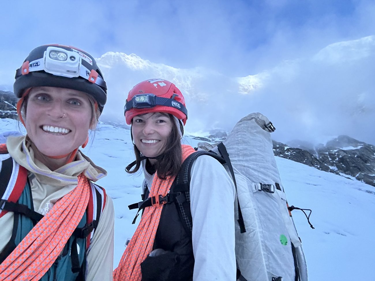 Michelle Dvorak et Fay Manners sauvées sur Chaukhamba III