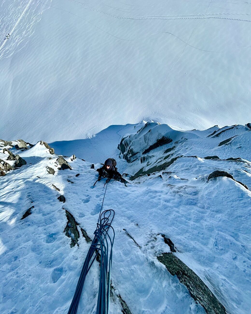 Aiguille du Toula, Mont Blanc, Niccolò Bruni, Federica Furia - La première ascension de 'C'est trop facile' sur l'Aiguille du Toula dans le massif du Mont Blanc (Niccolò Bruni, Federica Furia 01/11/2024)