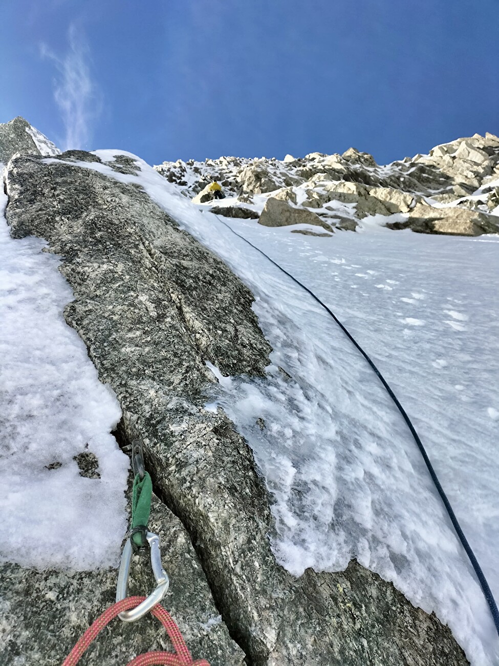 Aiguille du Toula, Mont Blanc, Niccolò Bruni, Federica Furia - La première ascension de 'C'est trop facile' sur l'Aiguille du Toula dans le massif du Mont Blanc (Niccolò Bruni, Federica Furia 01/11/2024)