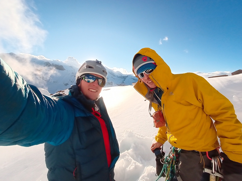 Ondrej Huserka, Wadim Jabłoński, Gangotri Gambling, Garhwal Himalaya, Inde - Ondrej Huserka et Wadim Jabłoński créent « Gangotri Gambling » sur la tour Phaalkan Meenaar, Garhwal Himalaya, Inde, octobre 2022