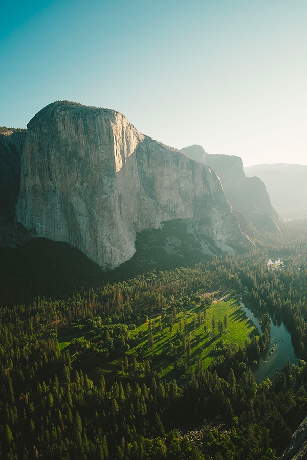 Barbara Zangerl - El Capitan à Yosemite vu de la cathédrale du Milieu