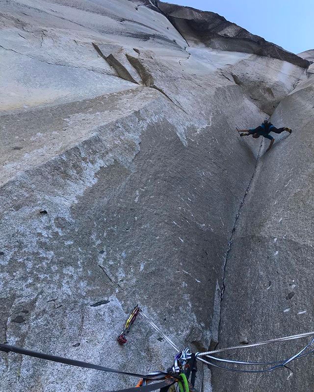 Barbara Zangerl - Barbara Zangerl reprenant le mur pré-Muir d'El Capitan à Yosemite, avec Jacopo Larcher