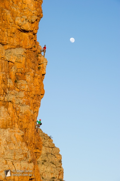 Mount Arapiles, Australie - Andrew Trotter et Sarah Osborne, sur le classique Checkmate à plusieurs pas (17), Mount Arapiles, Victoria, Australie.