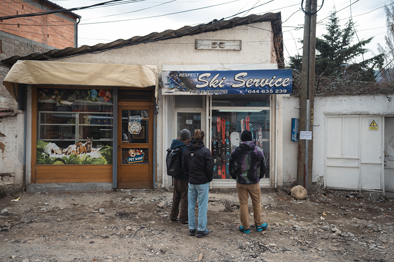 Elisa Bessega, Enrico Mosetti, Matteo Sarto, Lorenzo Barutta - Transcardus, une histoire de ski balkanique par Elisa Bessega, avec Enrico Mosetti, Matteo Sarto et Lorenzo Barutta