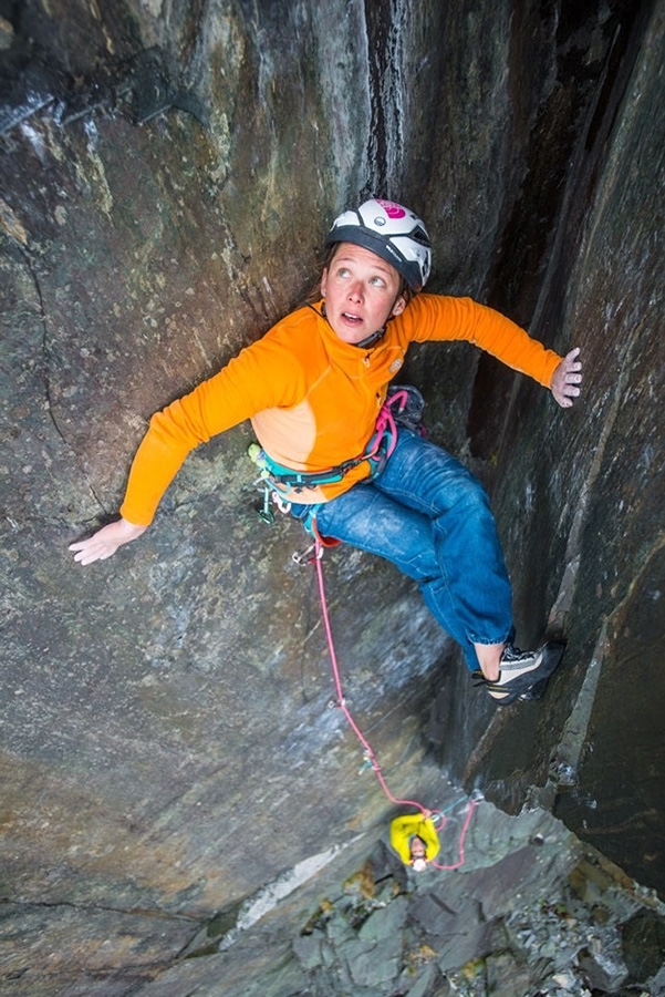 Caroline Ciavaldini The Quarryman - Caroline Ciavaldini escaladant The Quarryman au-dessus de Llanberis, au nord du Pays de Galles, en avril 2016. Le 14 avril 2018, la Française a réalisé la première ascension féminine de cette ascension légendaire de Johnny Dawes de 1987. 