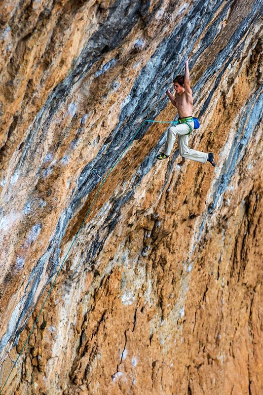 Oliana, Espagne - Domen Škofic escalade Papichulo 9a+, Oliana, Espagne