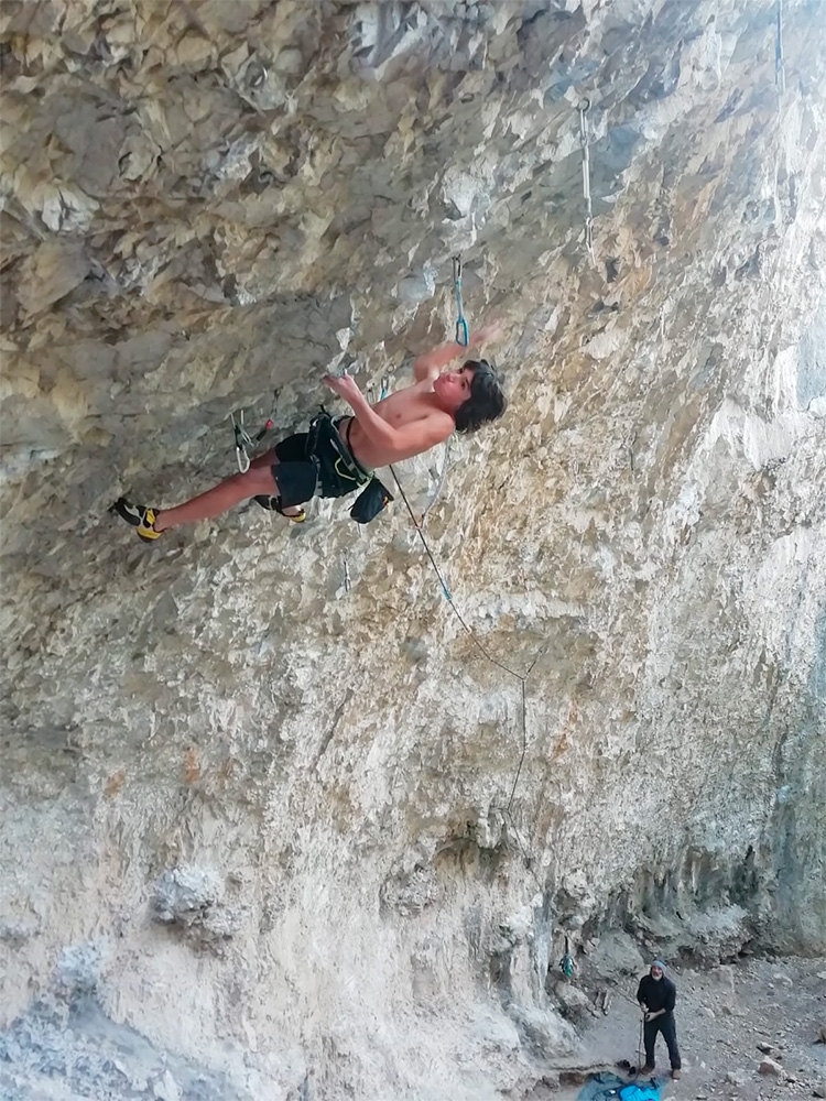 Andrea Chelleris - Andrea Chelleris escalade Martin Krpan (9a) à Mišja peč en Slovénie.