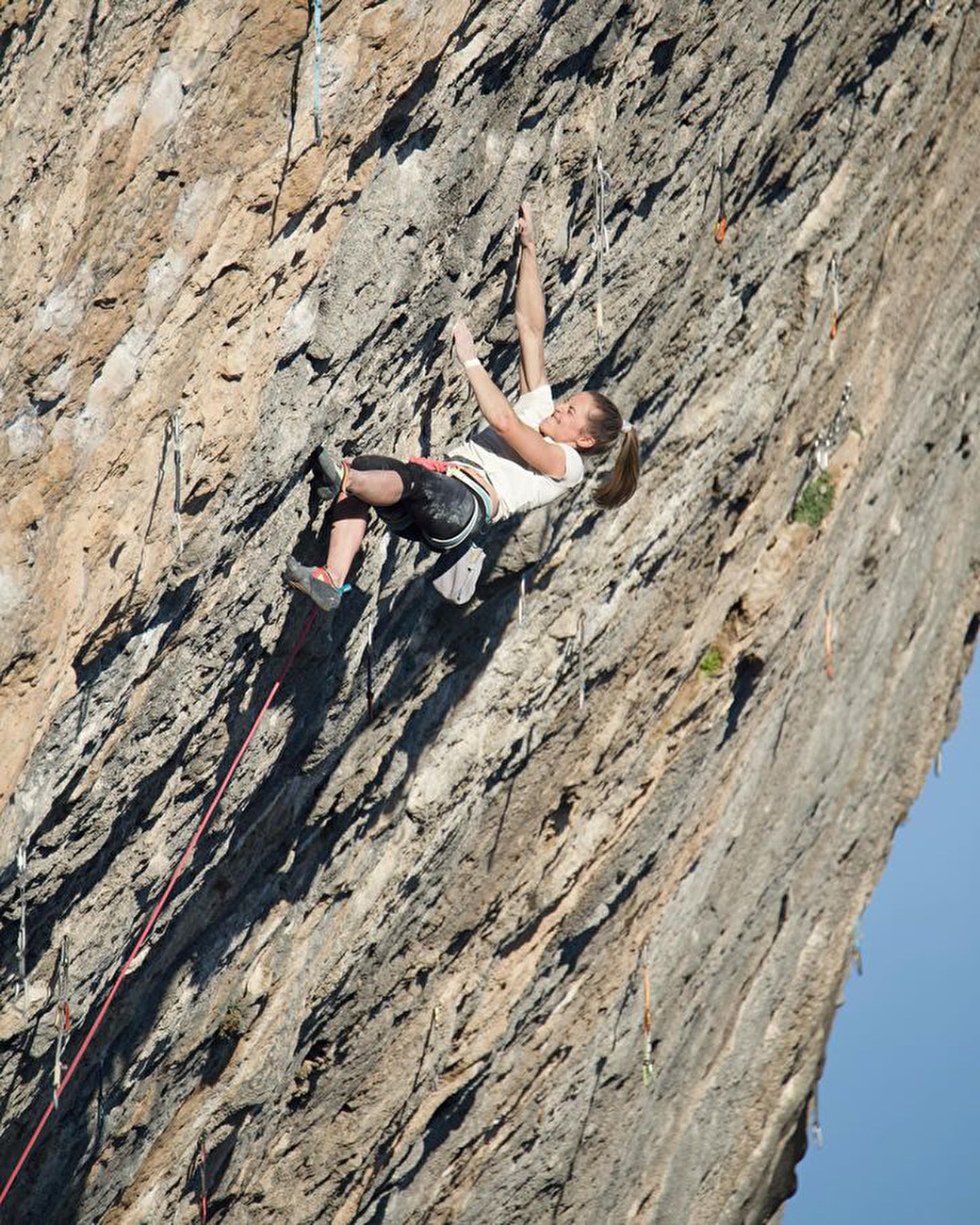 Jessica Pilz - Jessica Pilz escalade Papichulo (9a+) à Oliana en Espagne