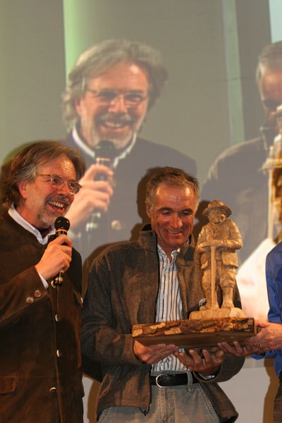 Gioachino Gobbi et Christophe Profit alors qu'il reçoit le Prix Toni Gobbi - Gioachino Gobbi et Christophe Profit alors qu'il reçoit le Prix Toni Gobbi