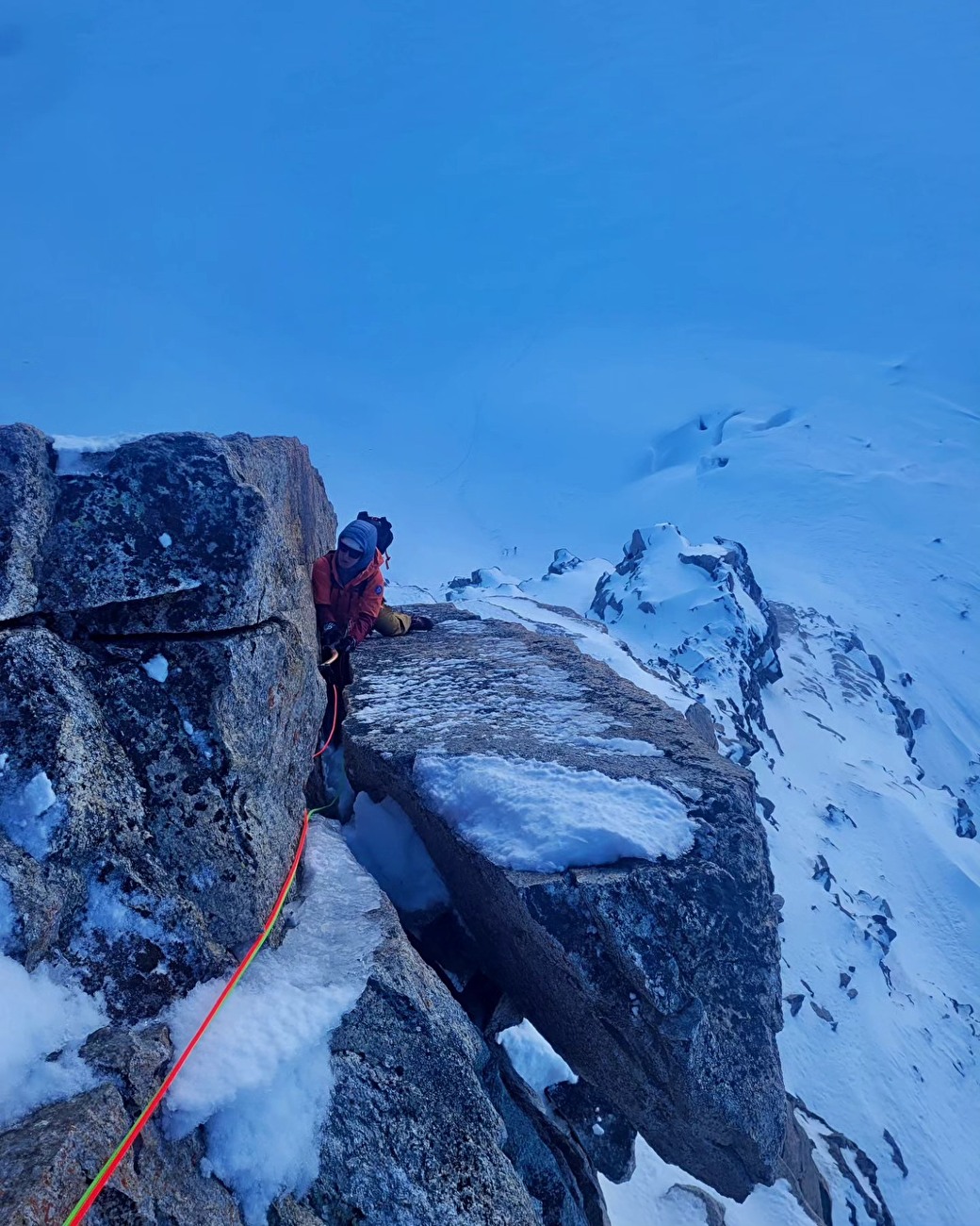 Petit Flambeau, Mont Blanc, Filip Babicz, Heike Schmitt - Heike Schmitt réalise la première ascension de la 'Partita Lampo' sur le Petit Flambeau (Filip Babicz, Heike Schmitt 01/11/2024)