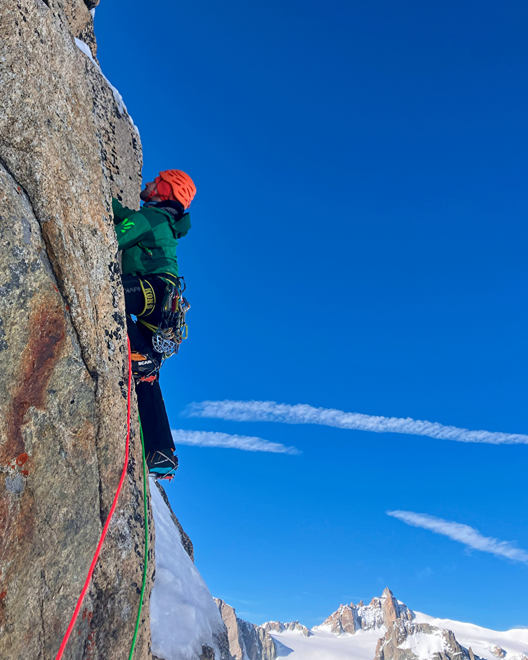 Petit Flambeau, Mont Blanc, Filip Babicz, Heike Schmitt - Filip Babicz réalise la première ascension de la 'Partita Lampo' sur le Petit Flambeau (Filip Babicz, Heike Schmitt 01/11/2024)