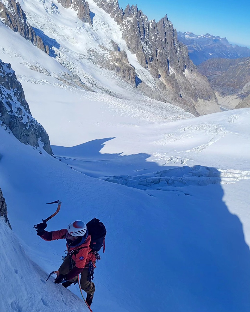 Petit Flambeau, Mont Blanc, Filip Babicz, Heike Schmitt - Heike Schmitt réalise la première ascension de la 'Partita Lampo' sur le Petit Flambeau (Filip Babicz, Heike Schmitt 01/11/2024)