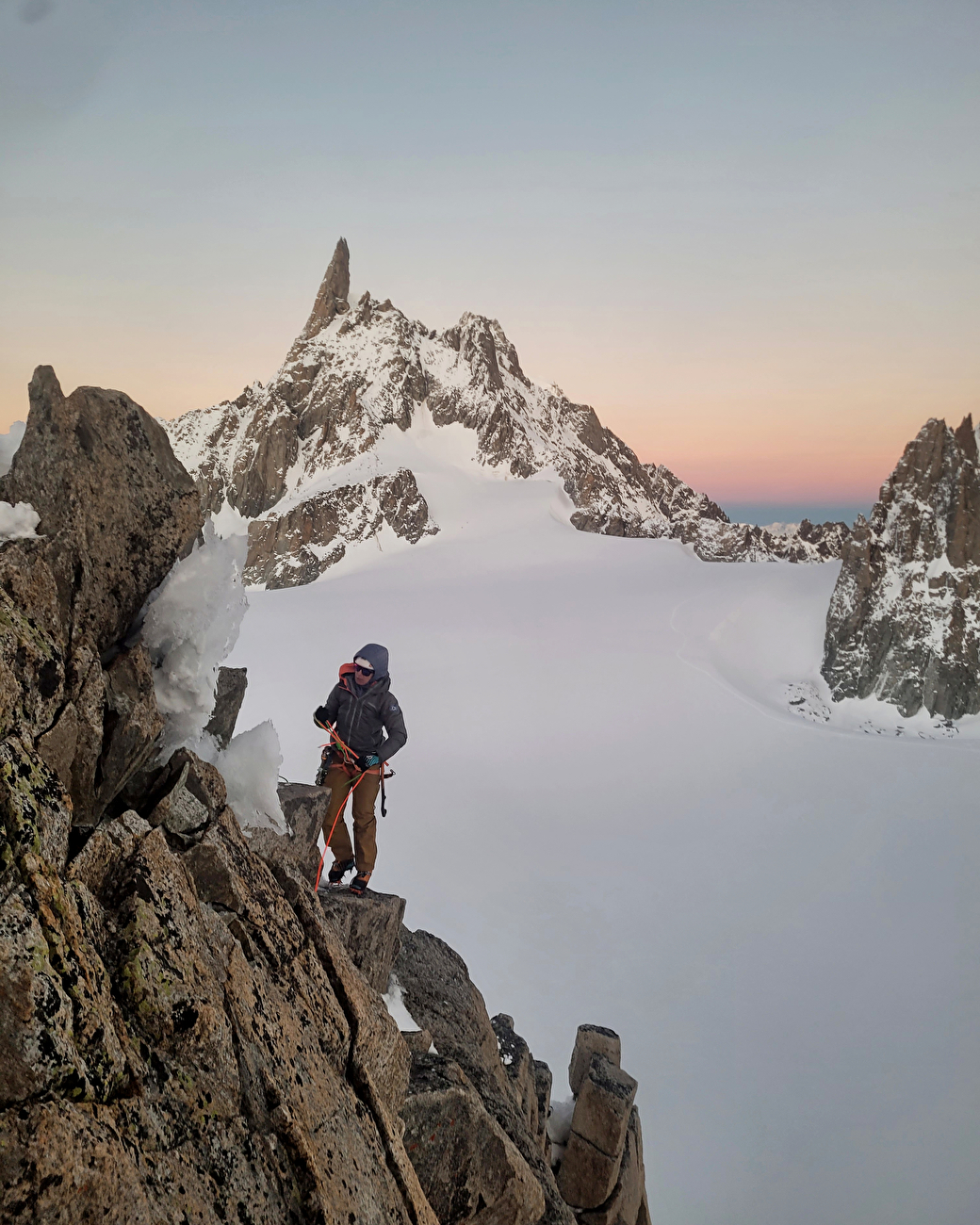 Petit Flambeau, Mont Blanc, Filip Babicz, Heike Schmitt - La première ascension de la 'Partita Lampo' sur le Petit Flambeau (Filip Babicz, Heike Schmitt 01/11/2024)