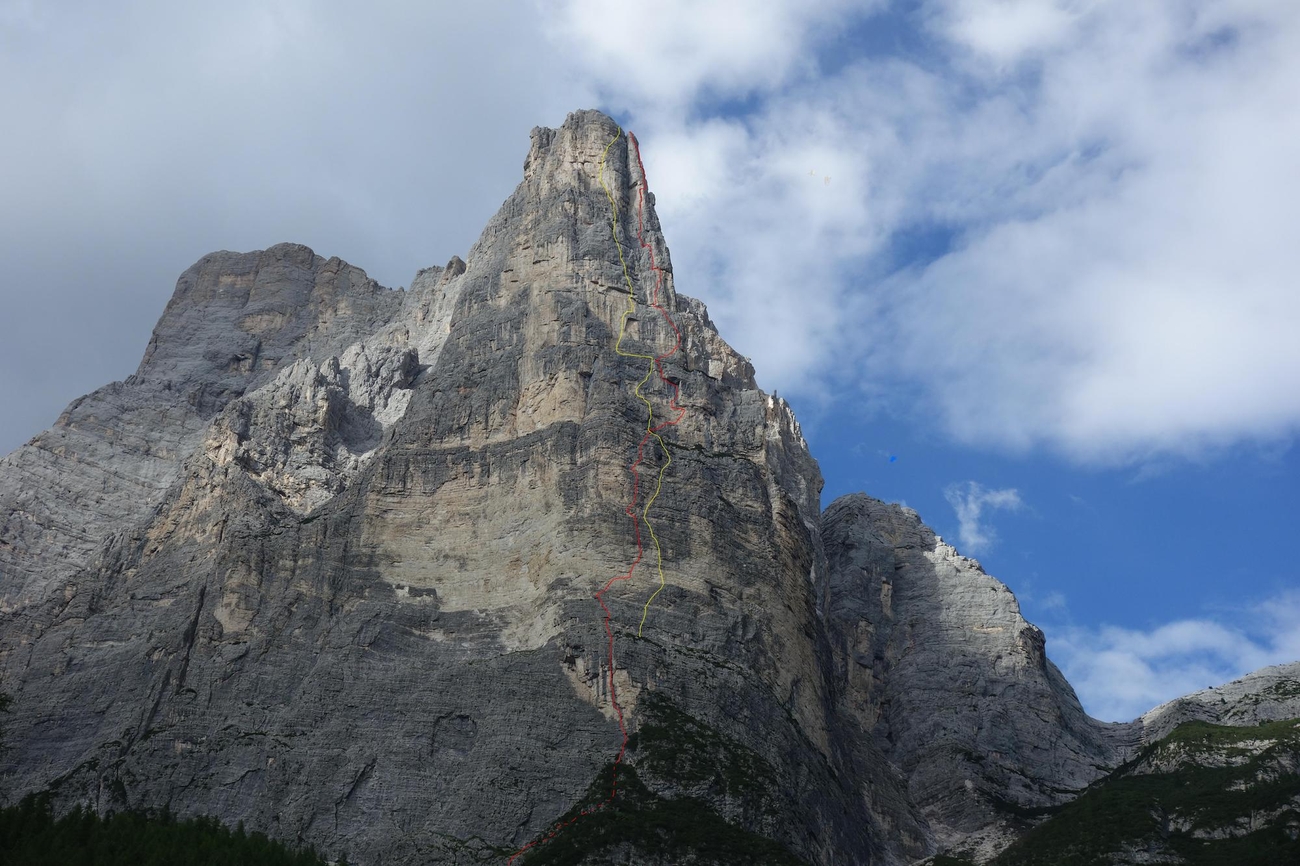 Torre Trieste, Civetta, Alessandro Baù, Alessandro Beber, Nicola Tondini, Simon Gietl, Vittorio Messini, Matthias Wurzer - Torre Trieste, Civetta, Dolomites. Rouge : Enigma (Alessandro Baù, Alessandro Beber, Nicola Tondini 2022). Jaune : Simon Gietl, Vittorio Messini, Matthias Wurzer (2022)