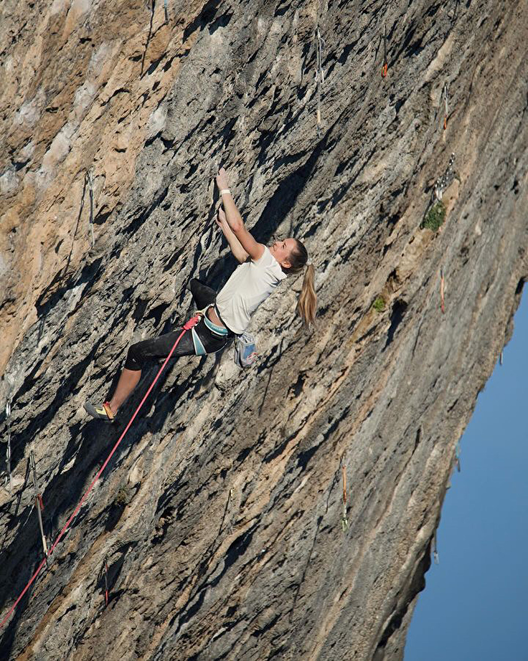 Jessica Pilz envoie Papichulo (9a+) à Oliana