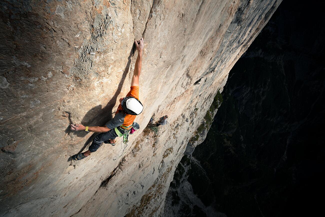 Simon Gietl libère "Blutsbrüder" sur la Torre Trieste à Civetta, Dolomites