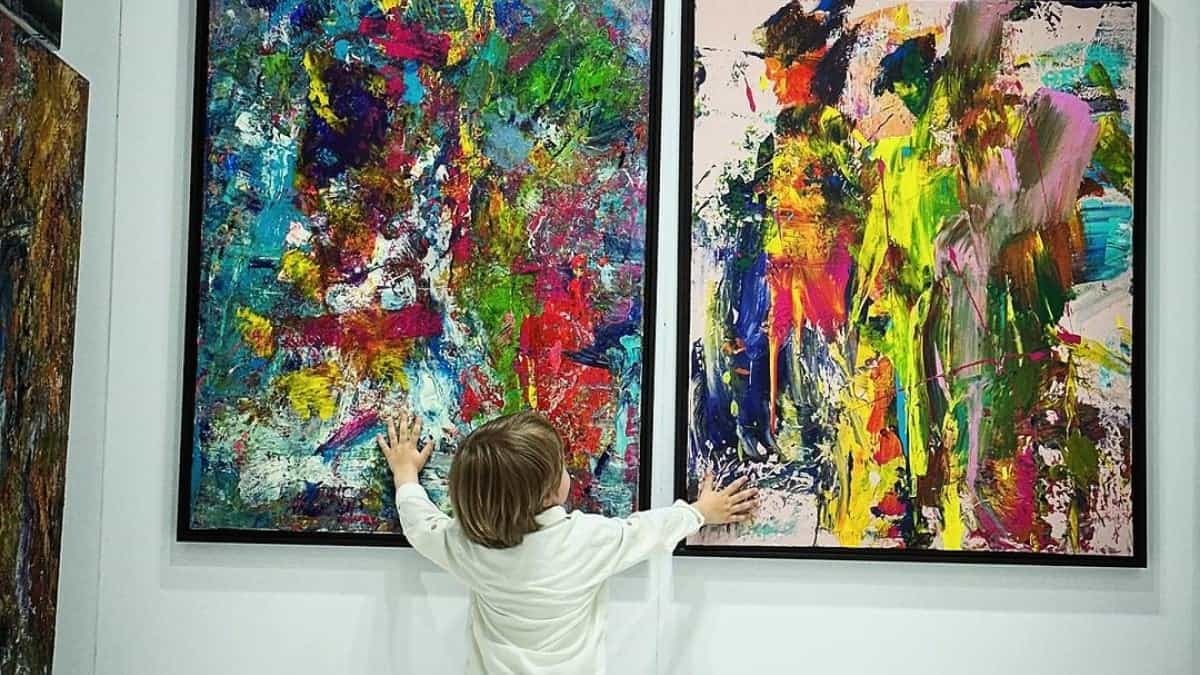 Un enfant de 2 ans crée des œuvres d'art vendues à 6 500 euros chacune