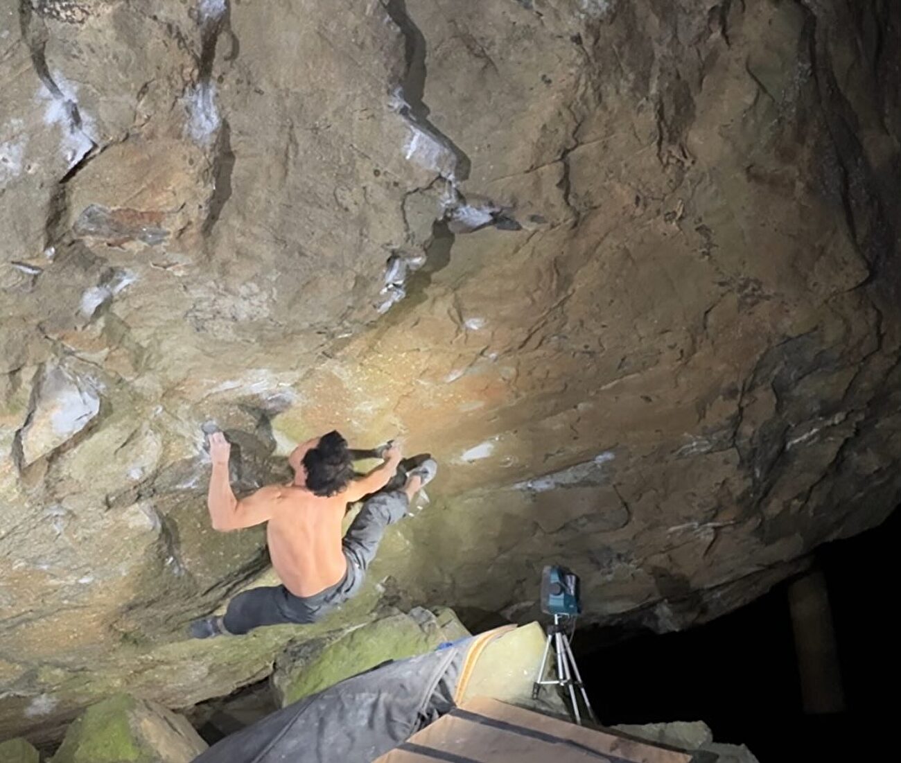 Dai Koyamada - Dai Koyamada escaladant le « Kaikien » (8C) au mont. Kasagi au Japon, 11/2024