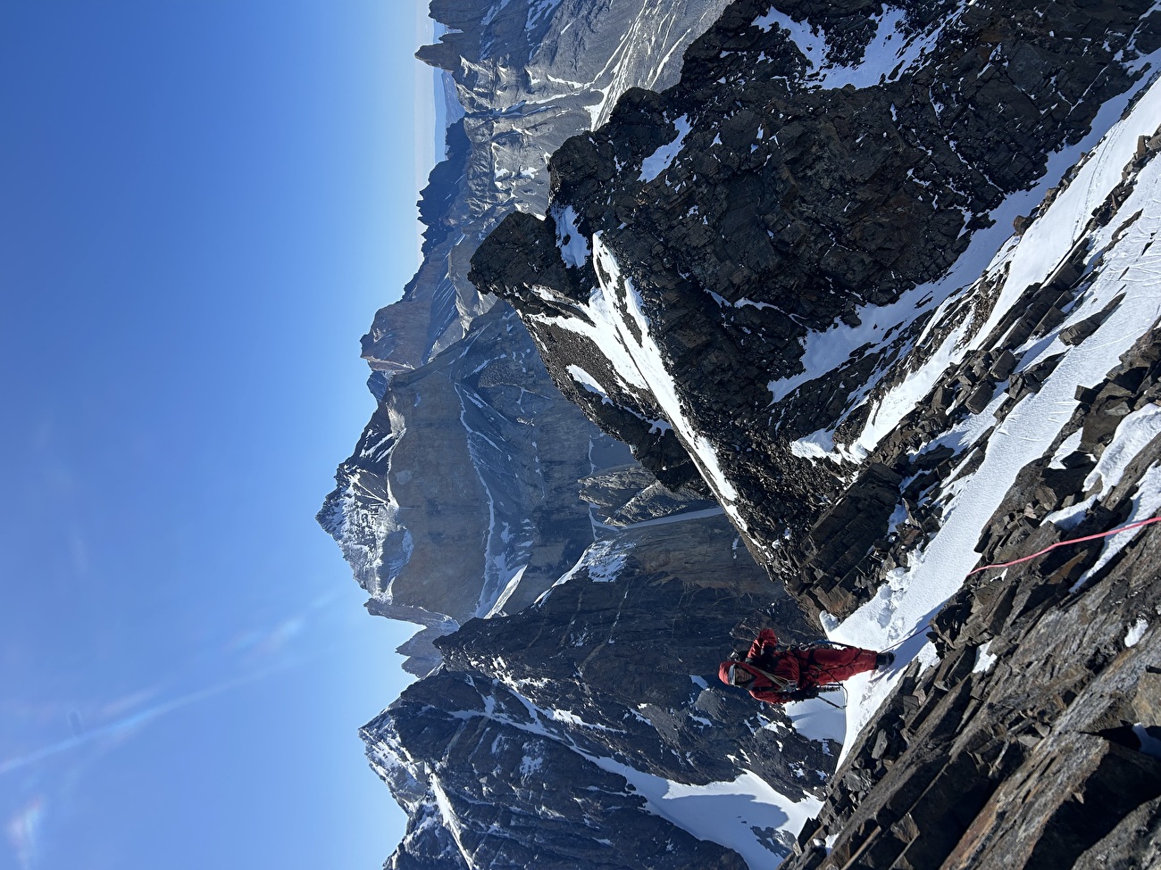 Cerro Trono Blanco, Patagonie, Seb Pelletti, Hernan Rodriguez - Réalisation de la première ascension de 'Ultima Ronda' sur la face sud du Cerro Trono Blanco, Torres del Paine, Patagonie (Sebastian Pelletti, Hernan Rodriguez 06/12/2024)