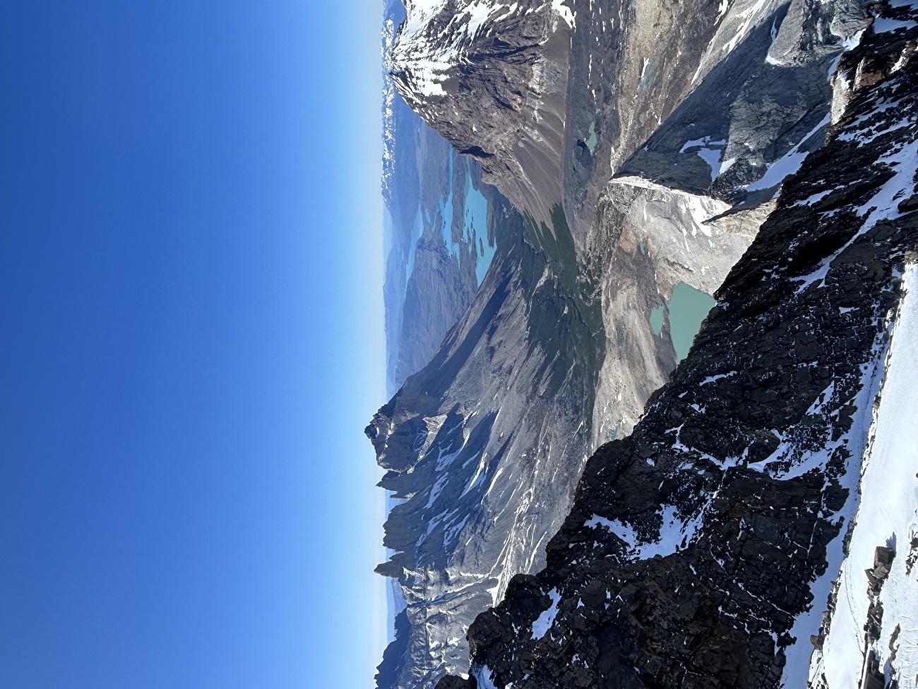 Cerro Trono Blanco, Patagonie, Seb Pelletti, Hernan Rodriguez - Réalisation de la première ascension de 'Ultima Ronda' sur la face sud du Cerro Trono Blanco, Torres del Paine, Patagonie (Sebastian Pelletti, Hernan Rodriguez 06/12/2024)