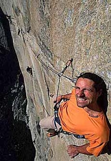 Alexander Huber, Golden Gate, El Capitan, Yosemite - Alexander Huber traîne sur le terrain A5 Traverse du Golden Gate, El Capitan, Yosemite