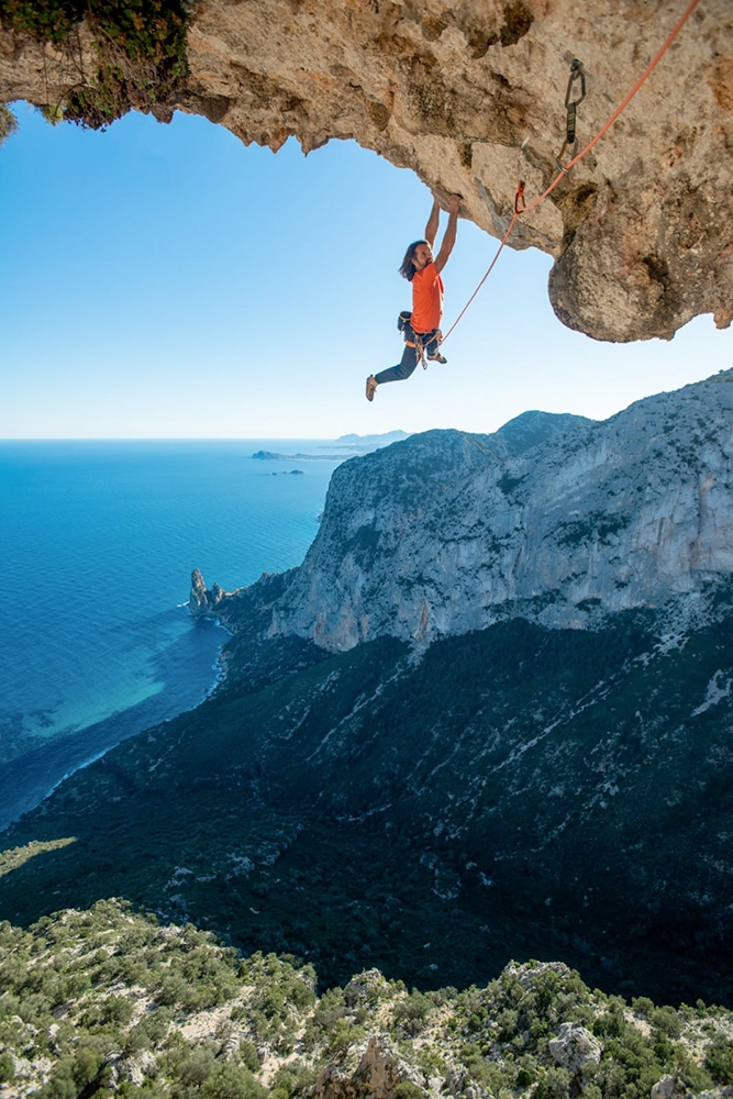 Alexander Huber, Bavarese, Punta Giradili, Sardaigne - Alexander Huber escalade son La Bavarese, Punta Giradili, Sardaigne