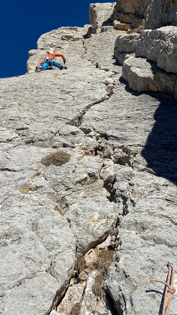 Muntejela de Senes, Dolomites, Simon Kehrer, Marta Willeit - La première ascension du 'Lastun de Mareo' sur Muntejela de Senes, Dolomites (Simon Kehrer, Marta Willeit 11/04/2024)