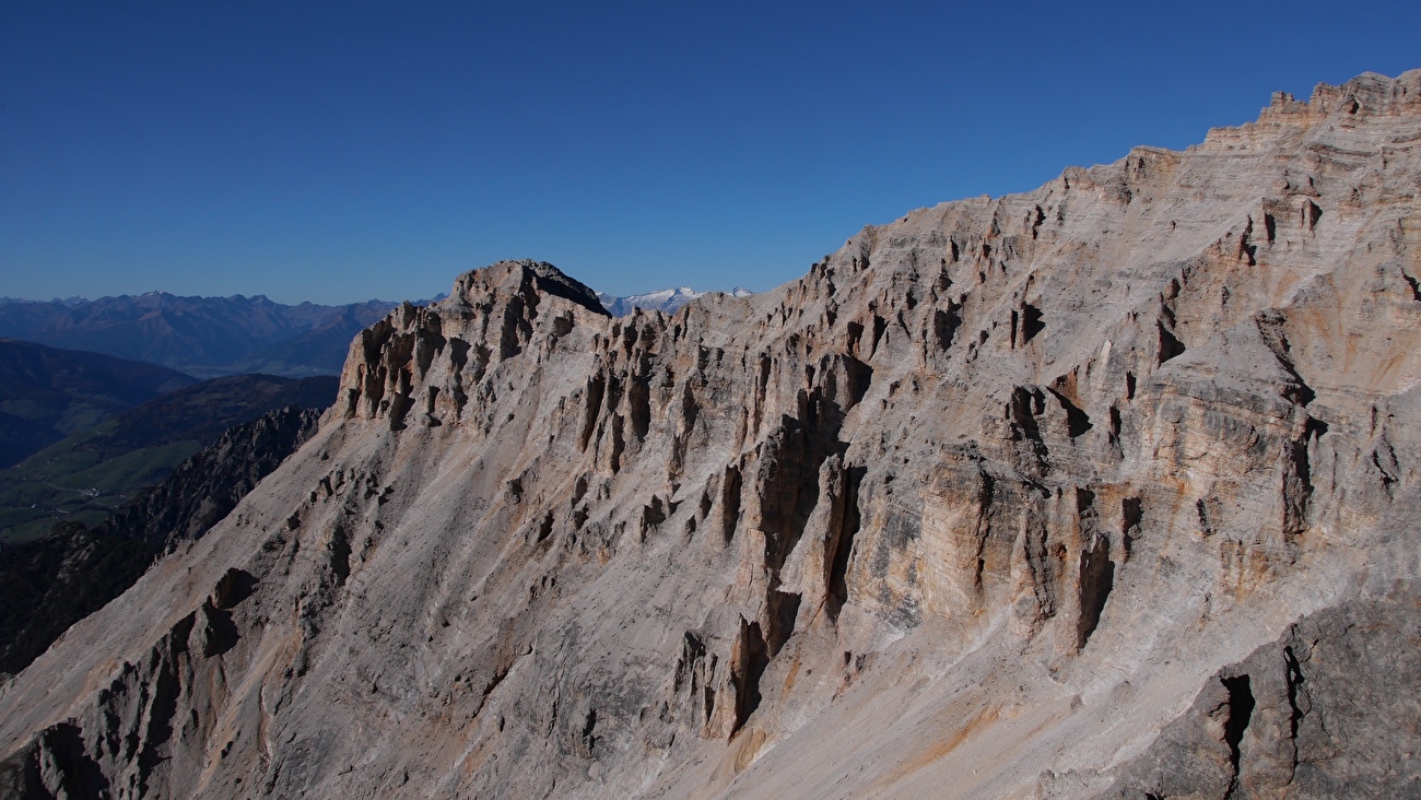 Muntejela de Senes, Dolomites, Simon Kehrer, Marta Willeit - La première ascension du 'Lastun de Mareo' sur Muntejela de Senes, Dolomites (Simon Kehrer, Marta Willeit 11/04/2024)