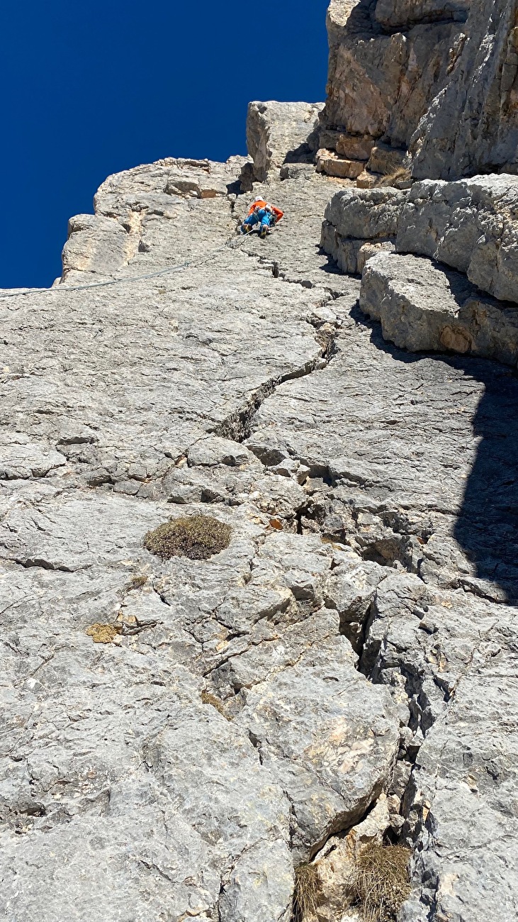 Muntejela de Senes, Dolomites, Simon Kehrer, Marta Willeit - La première ascension du 'Lastun de Mareo' sur Muntejela de Senes, Dolomites (Simon Kehrer, Marta Willeit 11/04/2024)