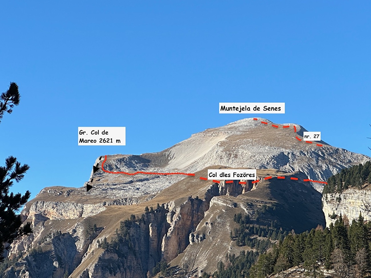 Muntejela de Senes, Dolomites, Simon Kehrer, Marta Willeit - L'approche de l'ascension 'Lastun de Mareo' sur Muntejela de Senes, Dolomites (Simon Kehrer, Marta Willeit 04/11/2024)