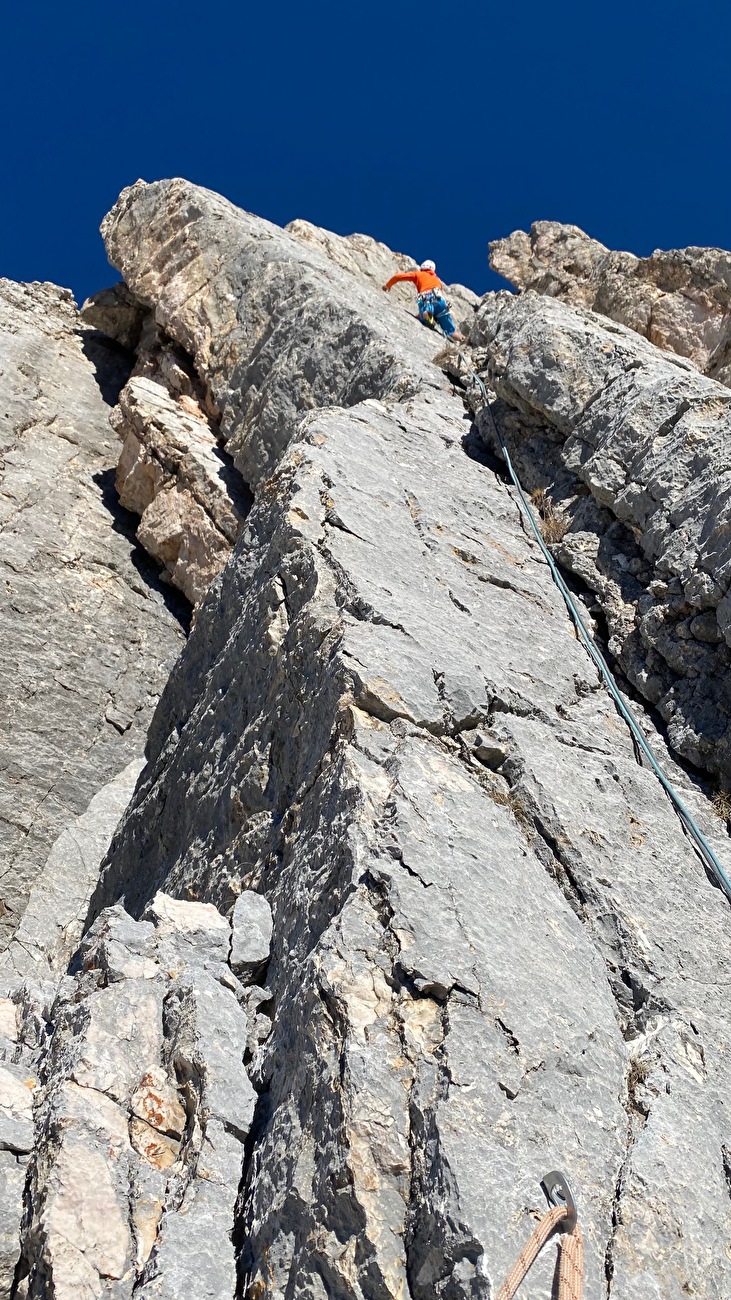 Muntejela de Senes, Dolomites, Simon Kehrer, Marta Willeit - La première ascension du 'Lastun de Mareo' sur Muntejela de Senes, Dolomites (Simon Kehrer, Marta Willeit 11/04/2024)