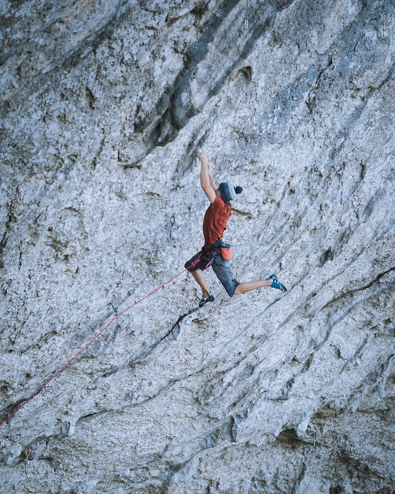 Sébastien Bouin - Seb Bouin réalise la première ascension du Beyond Integral 9b/+ au Pic Saint Loup en France