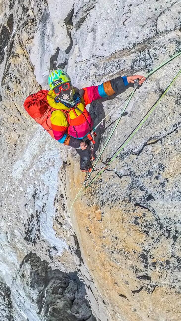 Jost Kobusch Everest West Ridge en solo hivernal - Jost Kobusch grimpe jusqu'au camp 1 lors de son expédition hivernale solo sur l'Everest West Ridge