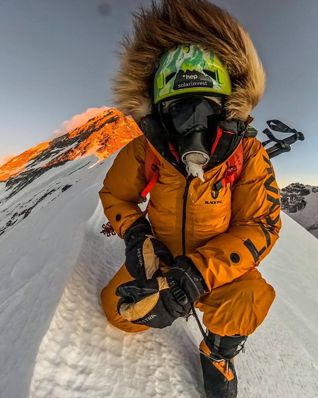 Jost Kobusch grimpe à 7 537 m lors d'une tentative hivernale en solo sur l'Everest West Ridge