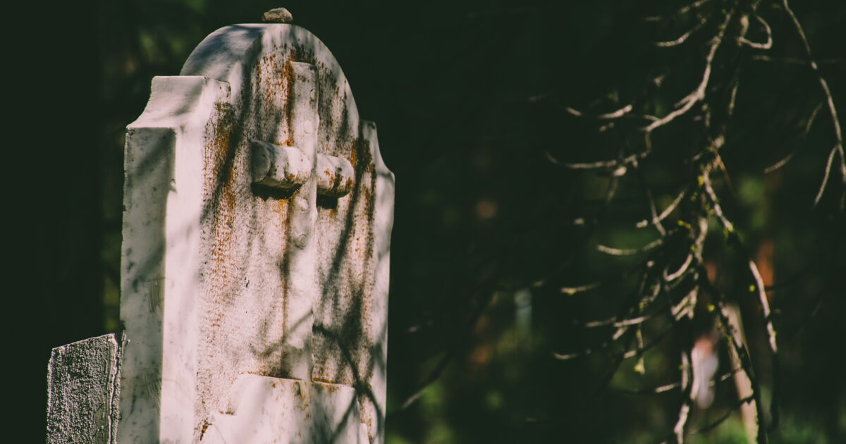 Une étrange tombe surnommée celle de l’enfant vampire