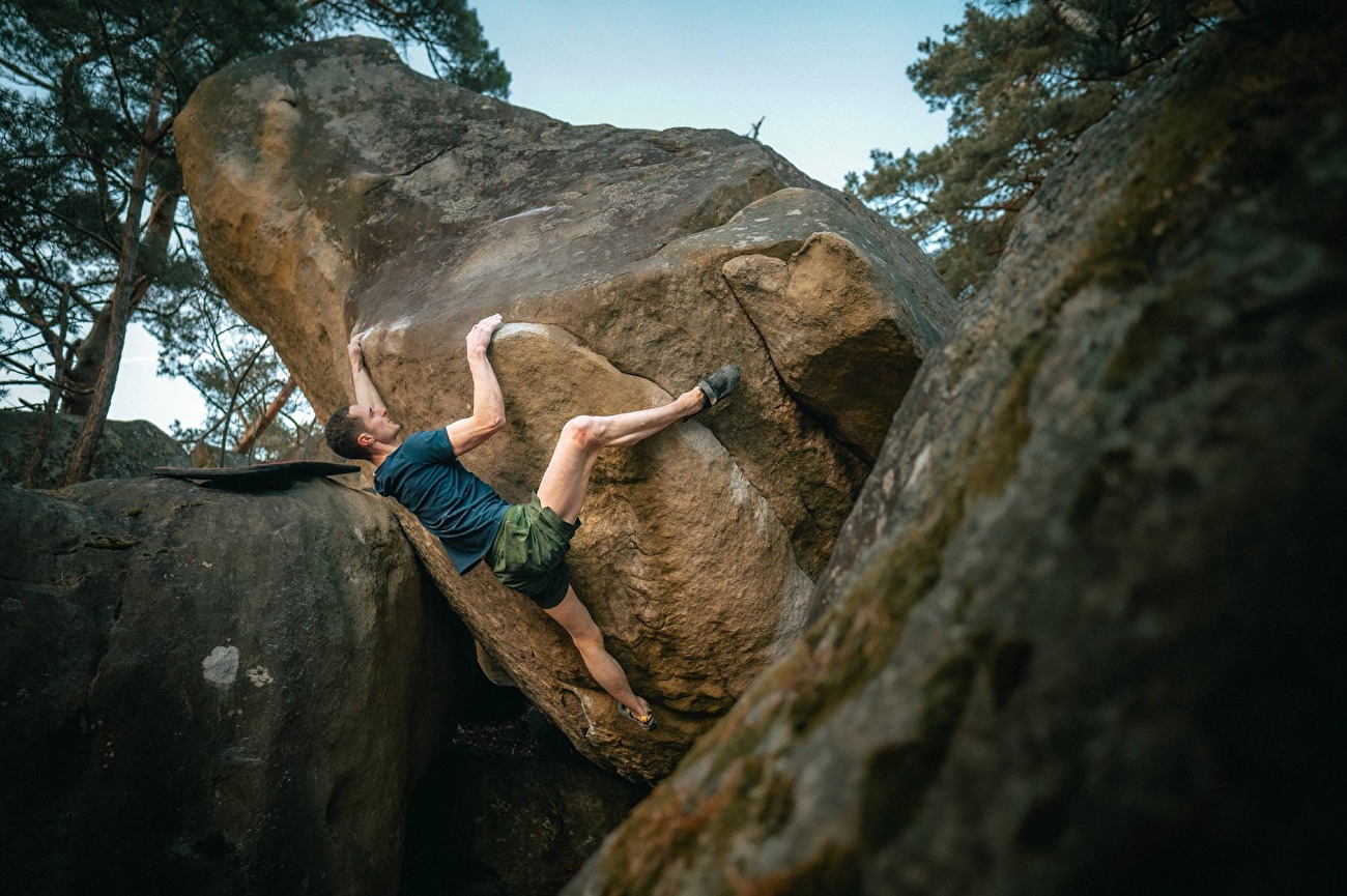 Adam Ondra Fontainebleau - Adam Ondra Bouchering à Fontainebleau, février 2025 Adam Ondra Fontainebleau - Adam Ondra Bouchering à Fontainebleau, février 2025