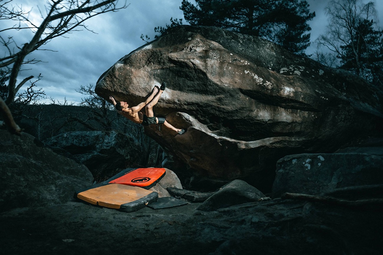Adam Ondra Fontainebleau - Adam Ondra Bouchering à Fontainebleau, février 2025
