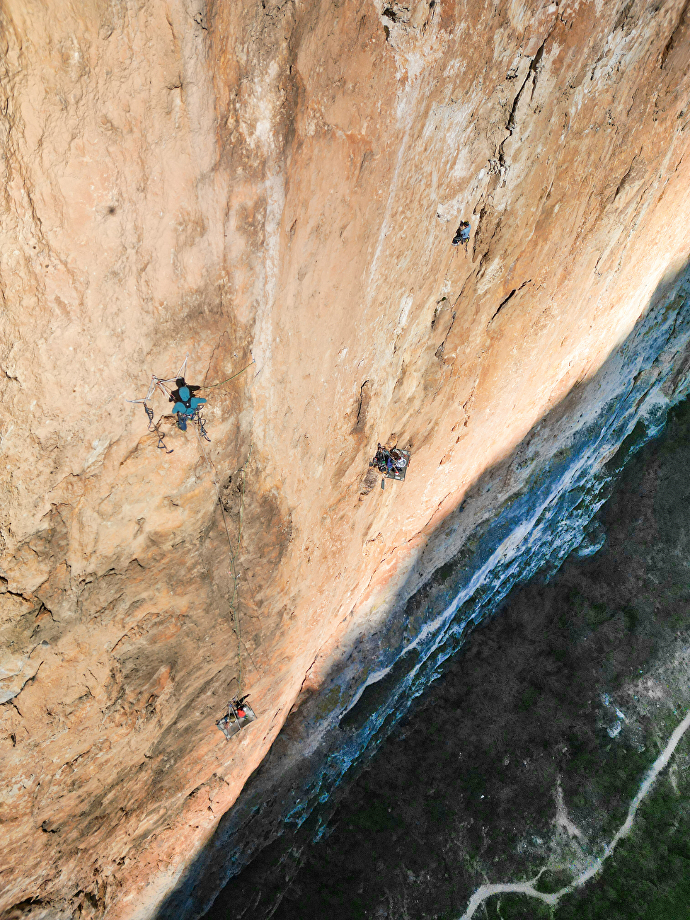 Verdon Gorge, Léo Billon, Esteban Daligault, Kilian Moni - La première ascension de 'Le Poussin' The Verdon Gorge, France (Léo Billon, Esteban Daligault, Kilian Moni 04/2025)