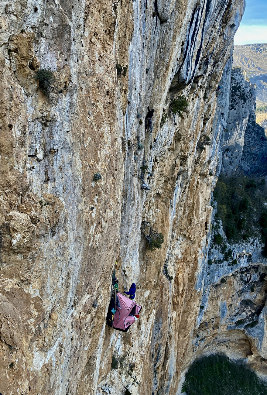 Verdon Gorge, Léo Billon, Esteban Daligault, Kilian Moni - La première ascension de 'Le Poussin' The Verdon Gorge, France (Léo Billon, Esteban Daligault, Kilian Moni 04/2025)
