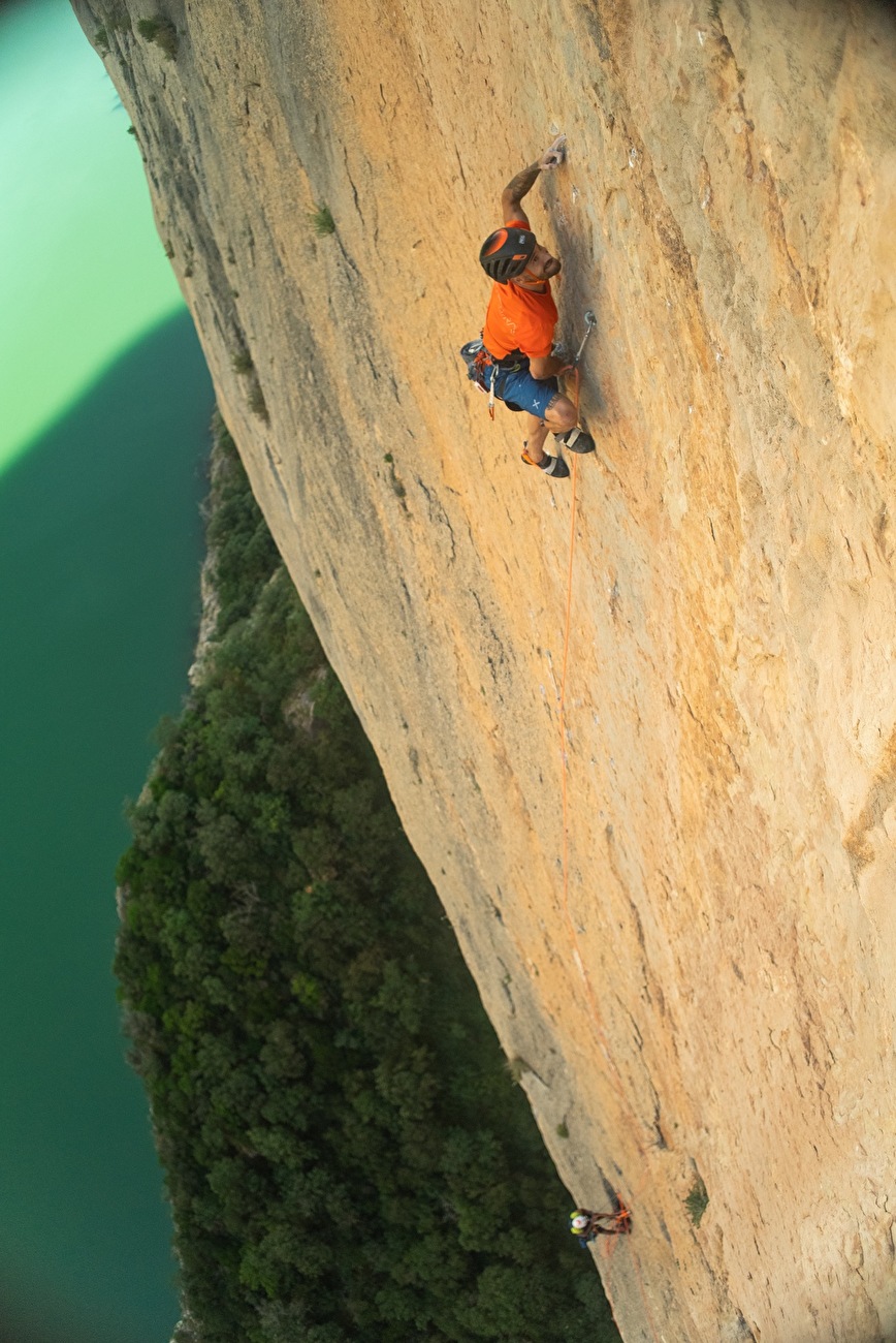Ed Marin - Edu Marín faisant la première ascension gratuite de «Donec Perficiam» (8B + / C) à Montrebei en Espagne
