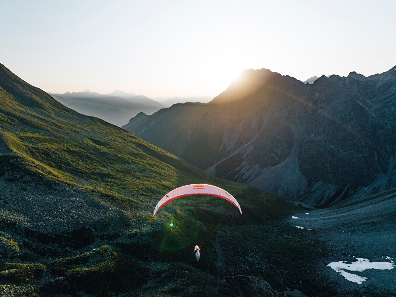 Red Bull X-Alps 2025 - Aaron Durogati vole de Fuorcla Stragliavita vers Ardez en Suisse à Red Bull X-Alps 2025 le 22 juin 2025